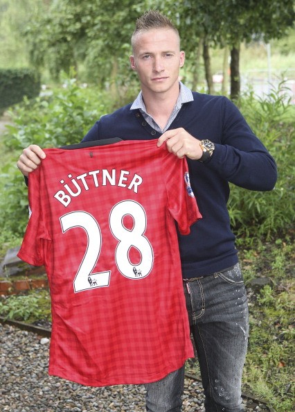 Buttner sẽ mang áo số 28 ở Man United.